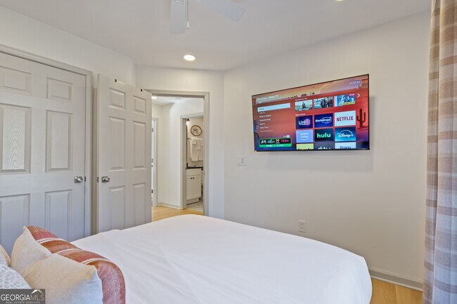 Building Photo - 17 N Wesley Ridge