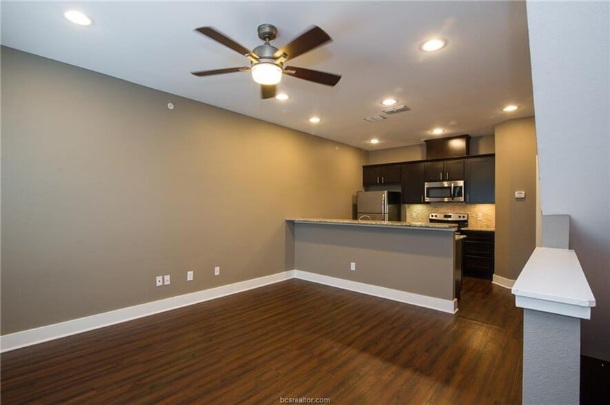 Building Photo - 1 Bed, 1.5 Bath Apartment on Northgate! Minutes from TAMU
