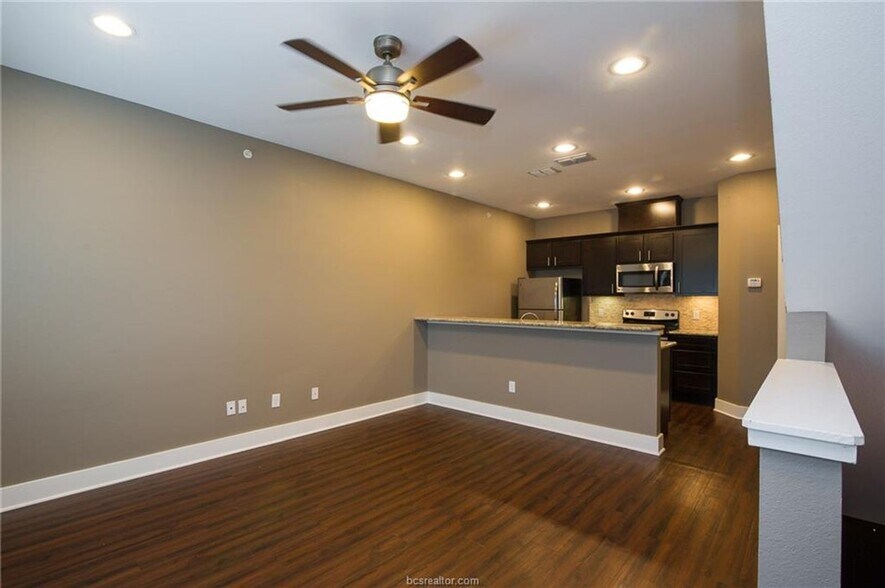 Building Photo - 1 Bed Apartment w/ Garage on Northgate for August Move In!
