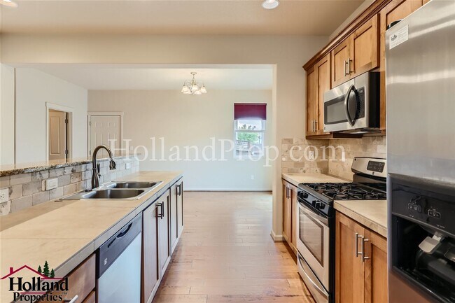 Building Photo - Beautiful 3-Bedroom Hillsboro Home in Desi...