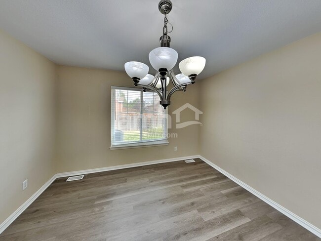 Building Photo - 2828 S Killarney Way