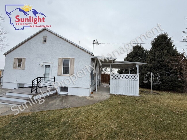 Building Photo - 15 Applewood Dr