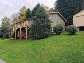 Building Photo - 107 Pebblebrook St