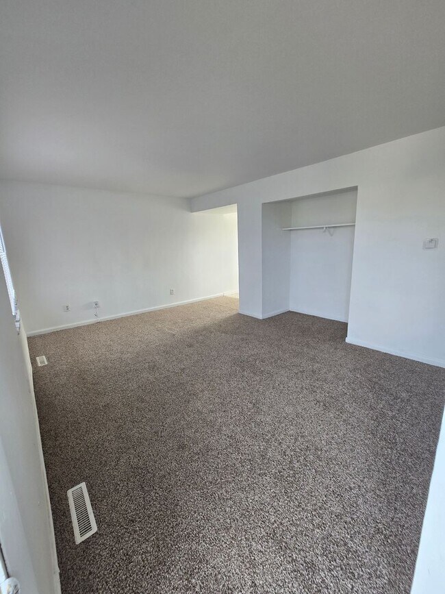 Building Photo - 242-244 N SOUTHAMPTON AVENUE