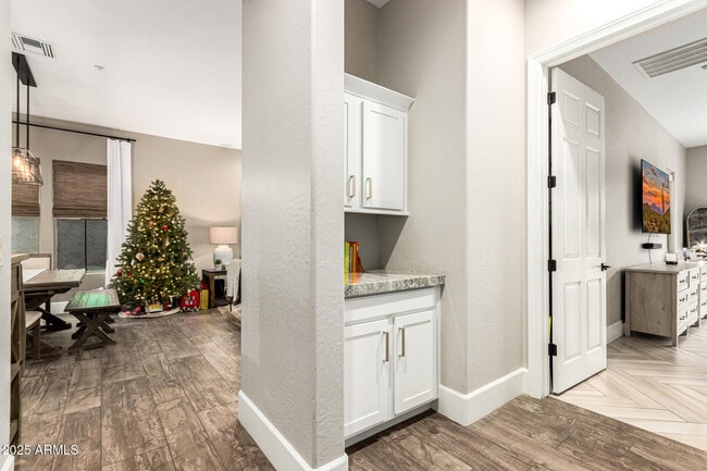 Building Photo - 9250 E Via De Vaquero Dr