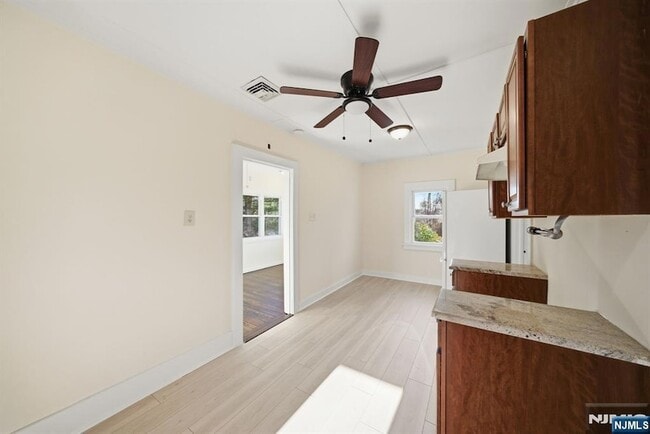 Building Photo - 75 Lakeview Terrace