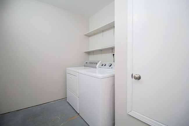 Building Photo - 2-Story Townhome with Open Layout, Balcony...