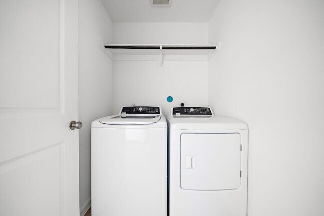 Building Photo - 27142 Breakaway Ln