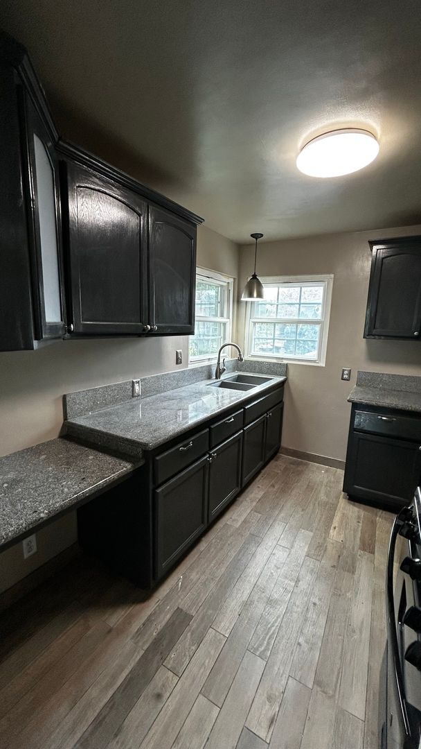 Building Photo - 306 W Sunkist St