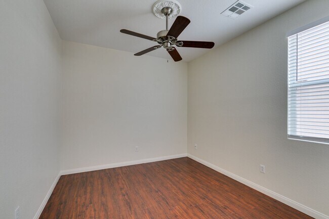 Building Photo - 3- Bedroom, 2- Bathroom home in Mountain's...