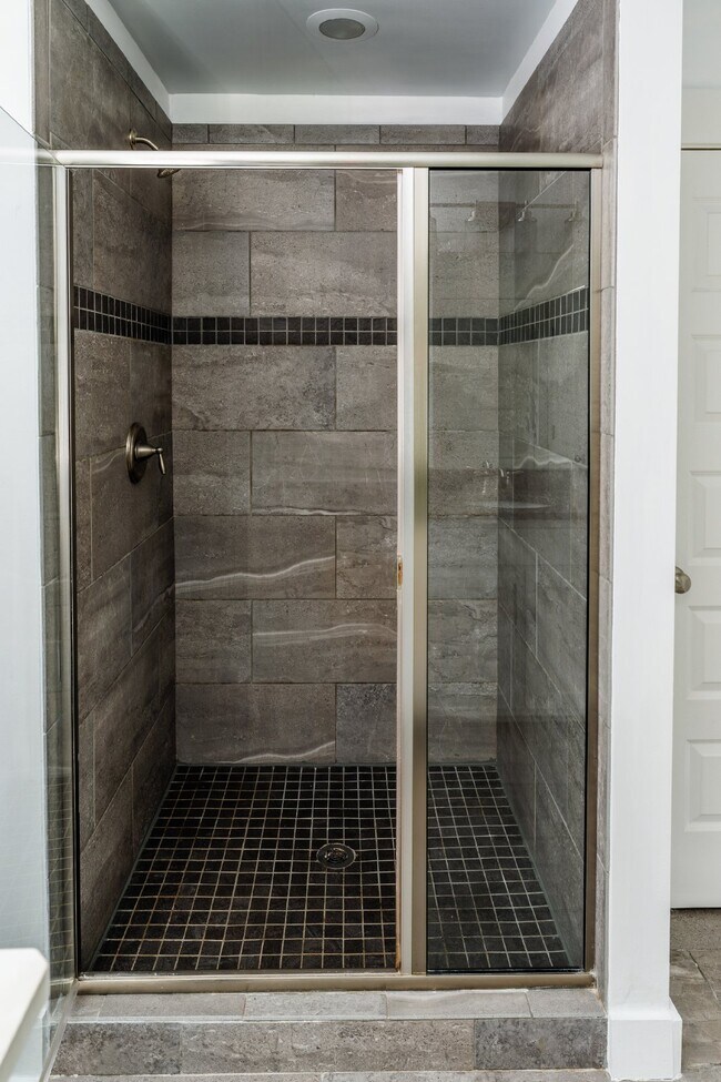 Building Photo - **NOW AVAILABLE FOR SHOWINGS**  Beautiful Home for Lease in Sylvan Heights!