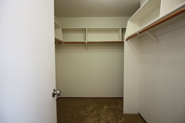 Building Photo - 3 Bedroom Townhome for Rent!