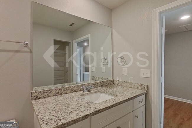 Building Photo - 3470 Bridgewood Dr