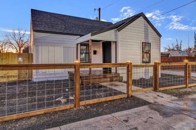 Building Photo - 1803 Texas Ave