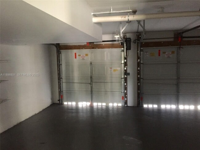 Building Photo - 2700 NE 184th Terrace