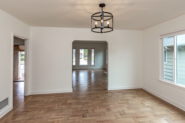 Dining room to Living room - 430 Hillcrest Blvd