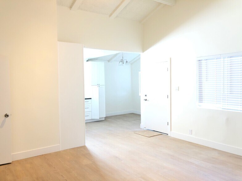 Building Photo - 4271 Green Ave