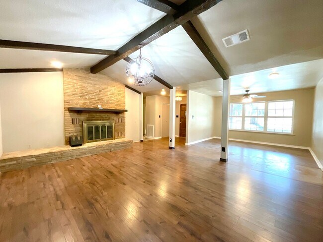 Building Photo - 5303 Shady Oak Cir