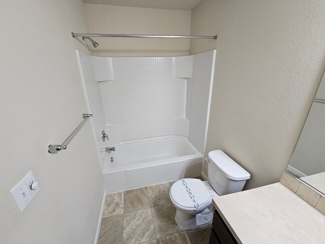 Building Photo - 5743 Karen Lynn Loop S