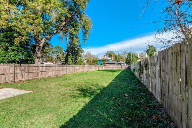 Building Photo - 1 bed/1 bath house for rent close to Downtown Augusta, with off-street parking!