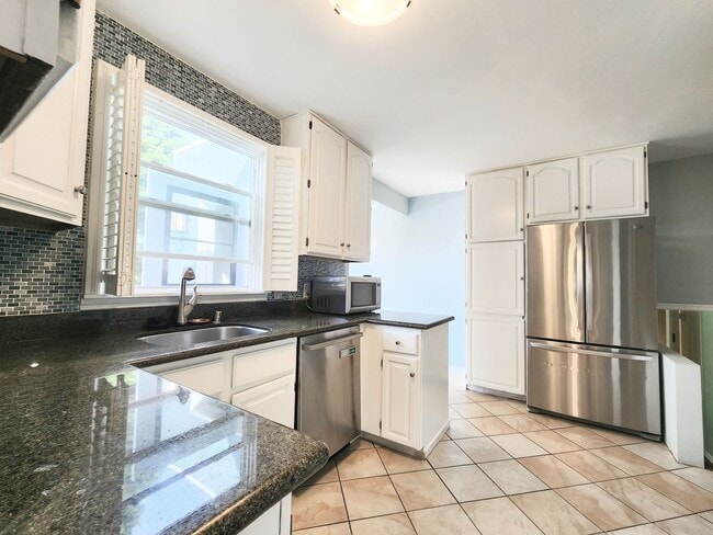 Building Photo - Two bed house in San Mateo
