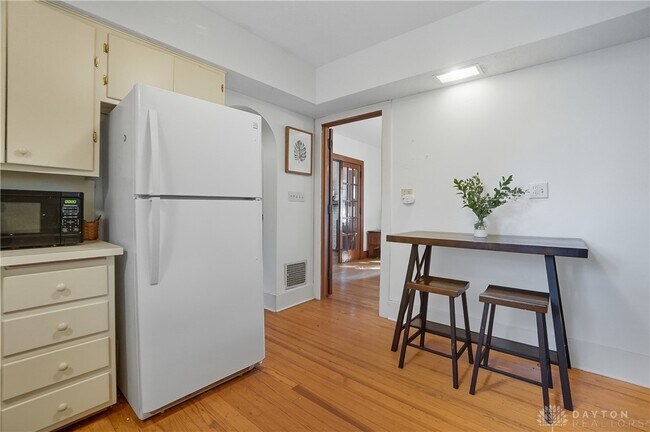 Building Photo - 518 Irving Ave