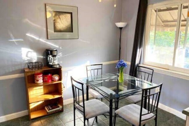 Building Photo - 223 Evans Ln