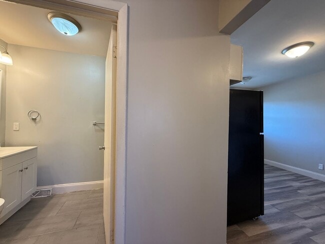 Building Photo - 2459 S St Clair St