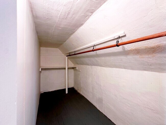 Building Photo - 66 Veres St