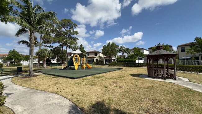 Building Photo - Stylish 3-Bed, 3-Bath Townhouse Oasis in Riviera Beach