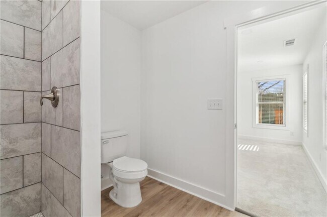 Building Photo - 4179 Hanes Dr