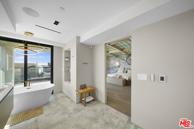 Building Photo - 1500 Ocean Dr