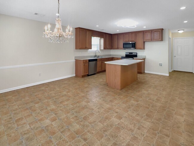 Building Photo - 2230 Cross Creek Dr