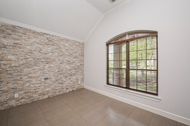 Building Photo - 146 Rocky Point Dr