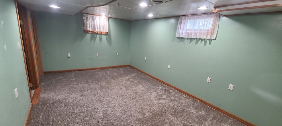 Building Photo - 297 Maylawn Ave