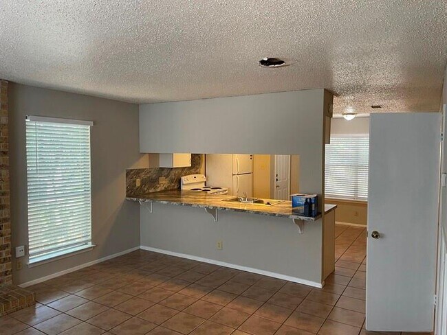 Building Photo - 3306 Dunliegh Dr