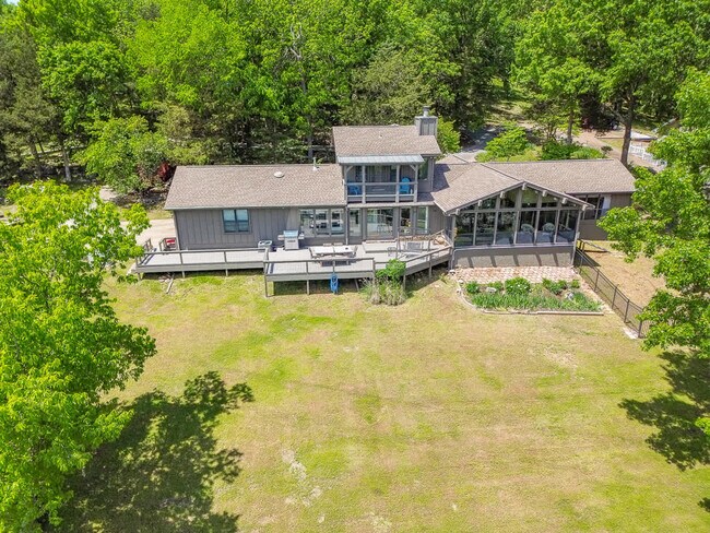 Building Photo - 13014 Schoolhouse Dr