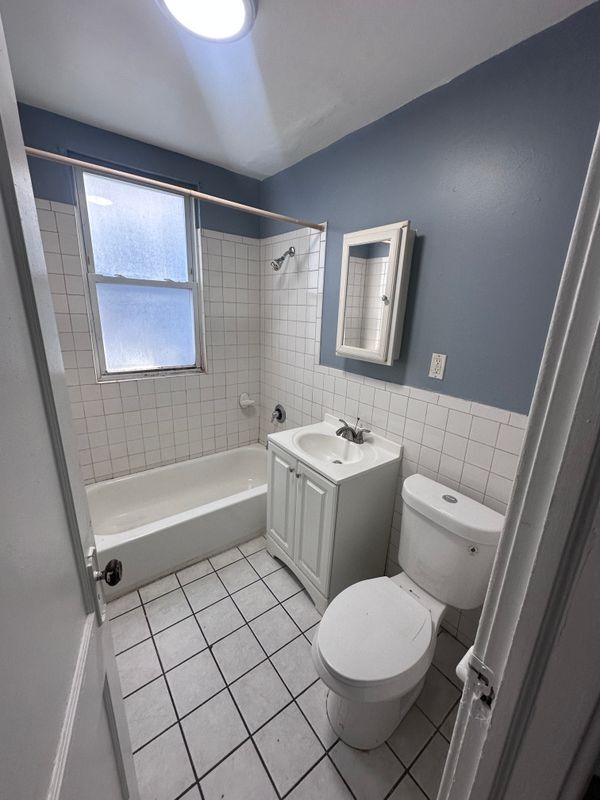Building Photo - 87 Tillinghast St