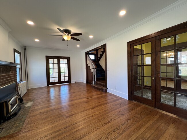 Building Photo - 1398 Alta Vista St