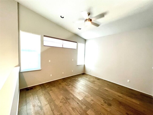 Building Photo - 5006 Woodrow Ave