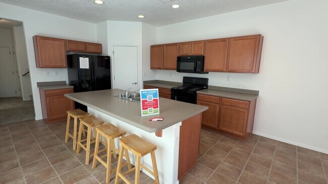 Building Photo - 3 Bedroom Town Home Near Rio Bravo Blvd SE & University Blvd SE In Mesa Del Sol!