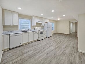 Building Photo - Updated 2-Bedroom, 1-Bath Ground-Floor Dup...