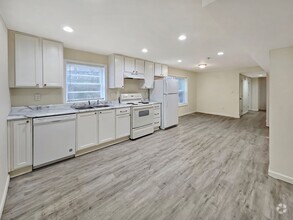 Building Photo - Updated 2-Bedroom, 1-Bath Ground-Floor Dup...