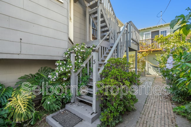 Building Photo - 720 44th St