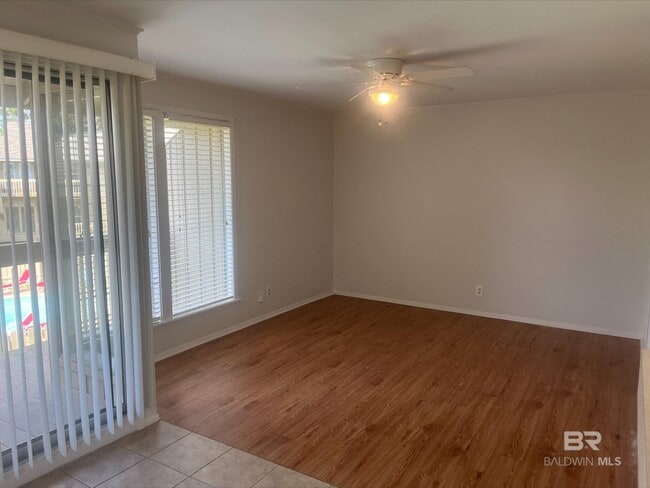 Building Photo - 2065 Sea Cliff Dr N