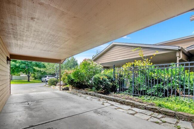 Building Photo - Fully Furnished Mid-Century Modern home wi...