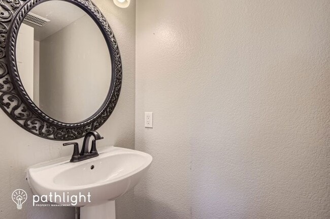 Building Photo - 8834 Copeland St