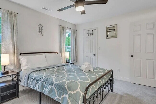 Building Photo - 302 Manden Rd