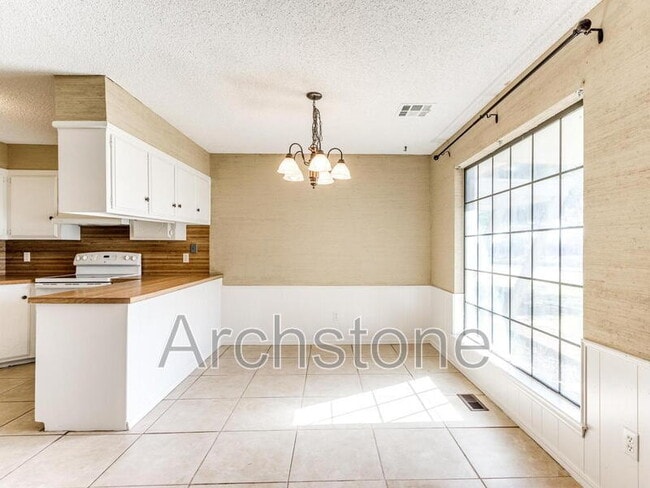 Building Photo - 6605 Lyrewood Ln