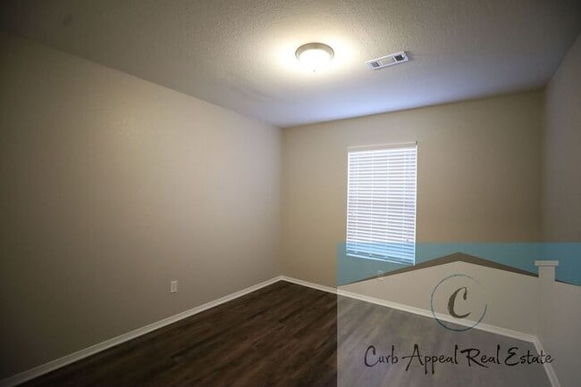 Building Photo - Beautiful 3 bed / 2 bath home with fenced back yard - Nettleton!!